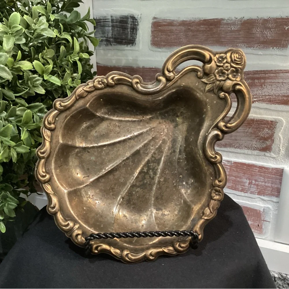 🟡 Vintage Floral Designed Metal Crafted Decor Tray - Very Unique - Very Nice - Picture 2 of 9